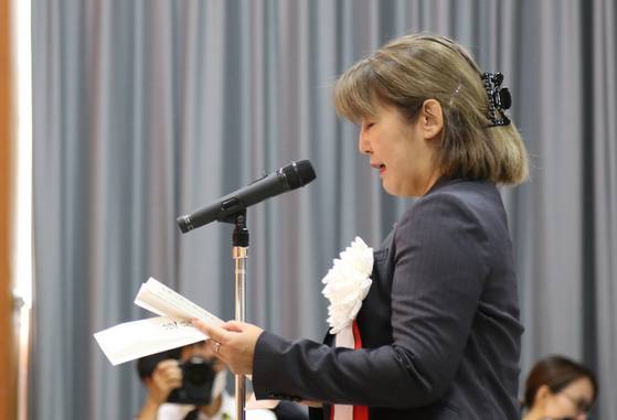 Yukiko Okano, director-general for cultural affairs at Japan's Foreign Ministry, delivers remarks at a memorial ceremony commemorating the victims of a World War II mine complex in Sado, Japan, on Sept. 13. [YONHAP]