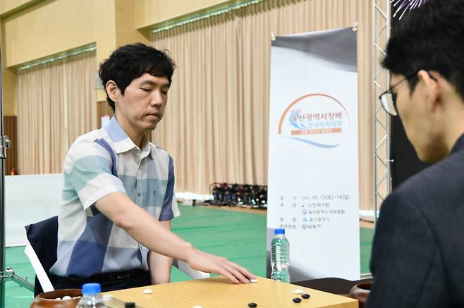 영화 ‘승부’ 실제 주인공 이창호 9단이 울산시장배 4강에 올랐다. 한국기원 제공&nbsp;