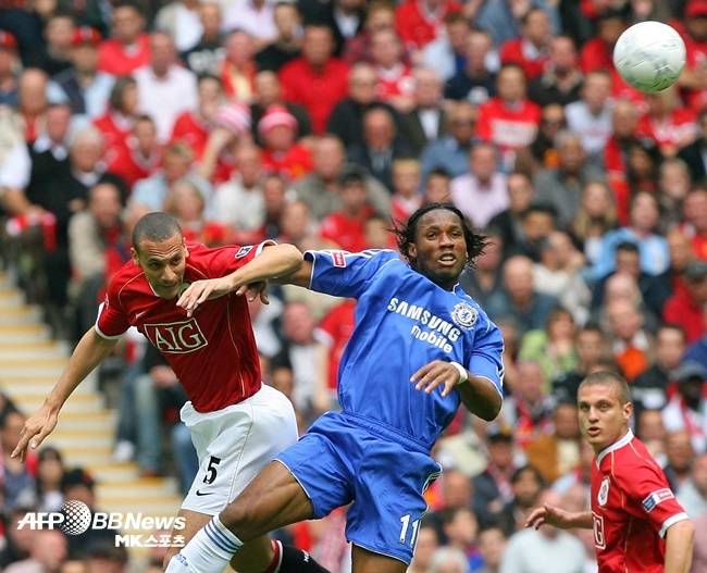현역시절 치열하게 맞붙었던 리오 퍼디난드(왼쪽)와 디디에 드로그바(오른쪽). 사진=AFPBBNews=News1