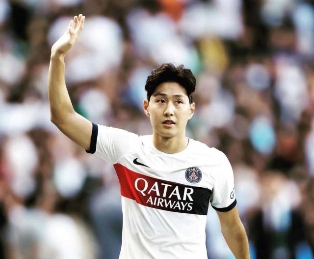 이강인에게도 기회다. 그는 올 시즌 낭트전 외 모든 경기에서 교체 출전했다. PSG의 주전이 아닌 ‘슈퍼 서브’로 밀려났다. 이러한 상황에서 뎀벨레와 두에의 부상 소식은 오히려 기회가 될 수 있다. 사진=파브리지오 로마노 SNS