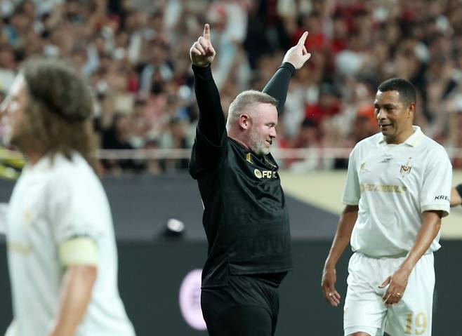 14일 오후 서울 마포구 서울월드컵경기장에서 열린 넥슨 2025 아이콘 매치 FC 스피어(공격수팀)와 쉴드 유나이티드(수비수팀)의 경기, FC 스피어 웨인 루니가 골을 넣고 세리머니하고 있다. /사진=뉴시스