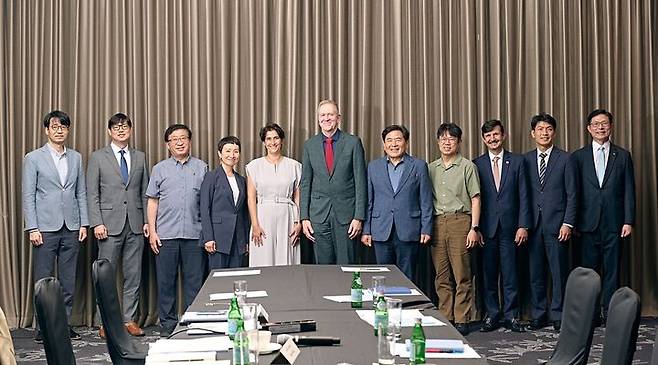 [서울=뉴시스] 의료AI 기업 노을은 경제적 가치와 사회적 가치를 동시에 창출하는 하이브리드 모델을 추구하고 있다. (사진=라이트재단 제공) 2025.09.12. photo@newsis.com *재판매 및 DB 금지