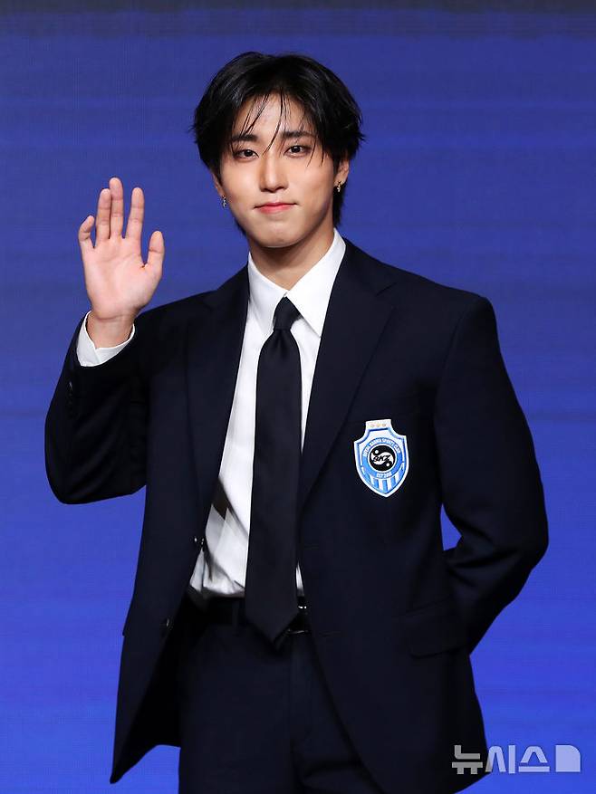 [서울=뉴시스] 김혜진 기자 = 그룹 스트레이키즈 한이 22일 오전 서울 영등포구 콘래드 서울에서 열린 네 번째 정규앨범 '카르마'(KARMA)' 발매 기념 기자간담회에서 포즈를 취하고 있다.  2025.08.22. jini@newsis.com