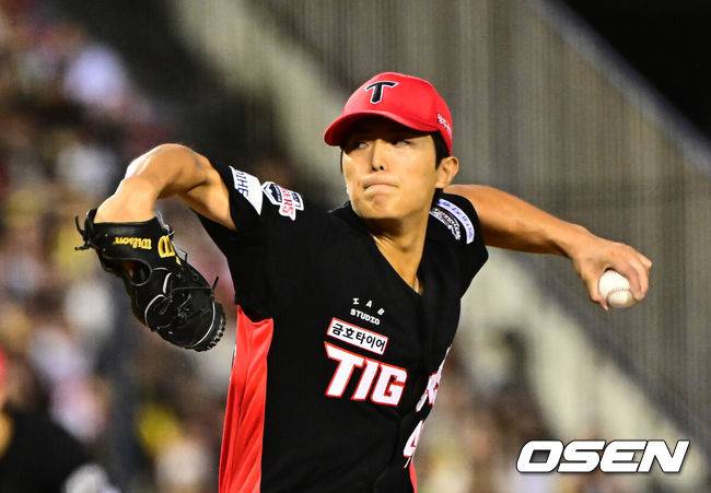 [OSEN=잠실, 지형준 기자] 13일 오후 서울 잠실구장에서 ‘2025 신한 SOL Bank KBO리그’ LG 트윈스와 KIA 타이거즈의 경기가 열렸다.LG는 임찬규, KIA는 이의리가 선발로 나섰다.6회말 KIA 이의리가 역투하고 있다. 2025.09.13 /jpnews@osen.co.kr