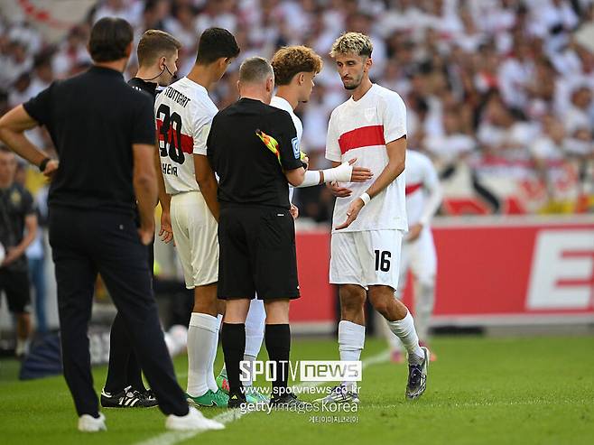 ▲&nbsp;슈투트가르트의 고민은 당분간 끝나지 않는다. 겨울 이적시장 전까지 스트라이커 부재는 고스란히 이어질 수밖에 없다. 오현규를 놓친 대가는 이미 현실로 다가오고 있다.