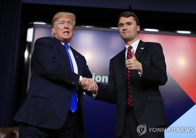 트럼프 미국 대통령과 우파 논객 커크  [AP 연합뉴스 자료사진. 재판매 및 DB 금지]