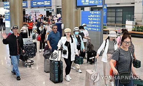 중국인 단체 관광객 입국 [연합뉴스 자료사진]