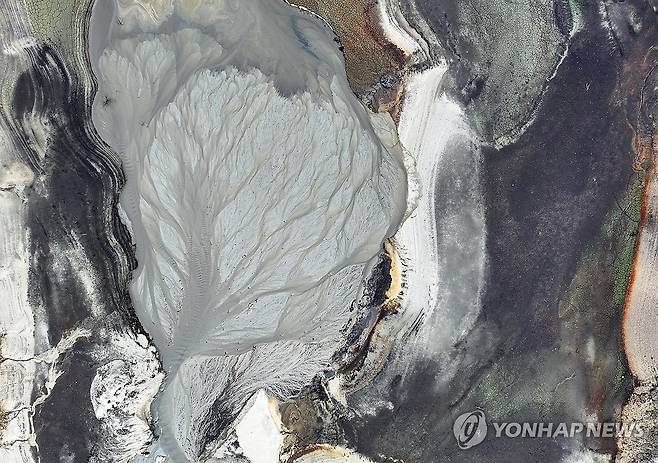 단비의 흔적 (강릉=연합뉴스) 양지웅 기자 = 14일 강원 강릉지역의 생활용수 87%를 공급하고 있는 오봉저수지에 전날 내린 비로 왕산천에서 물이 흘러든 흔적이 남아 있다. 2025.9.14 yangdoo@yna.co.kr