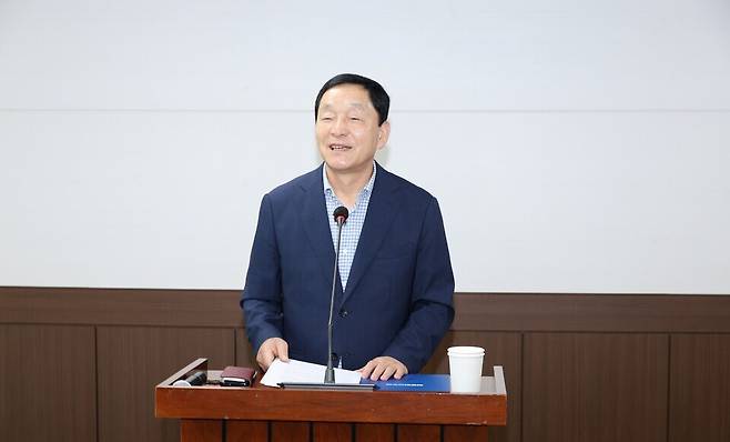 ▲ 김철민 전 안산시장이 15일 안산시의회 대회의실에서에서 기자회견을 하고 있다.