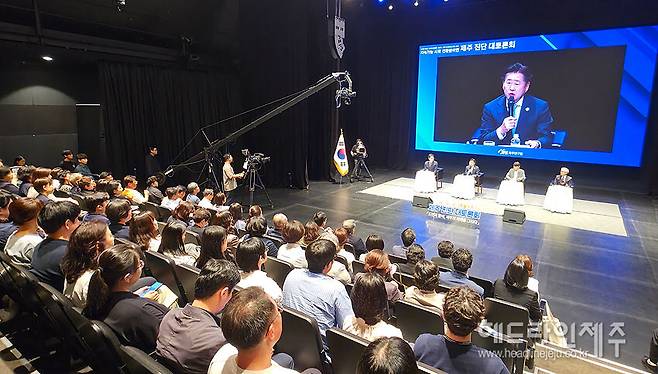 15일 열린 제주발전연구원 주최 '지속가능한 사회 전환을 위한 제주 진단 토론회'