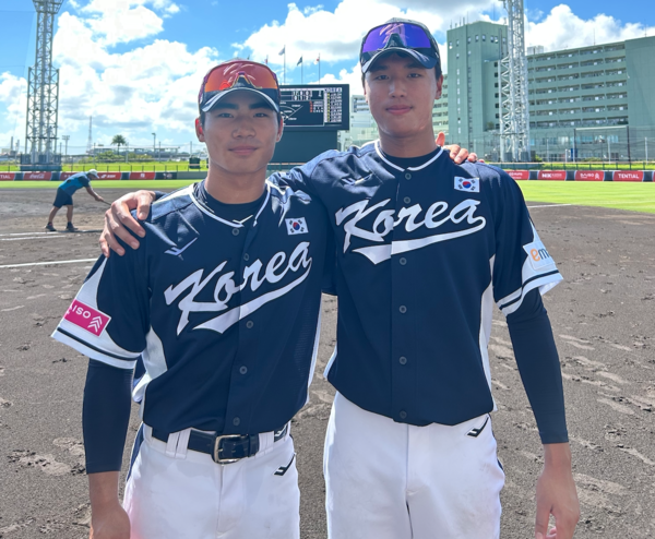 오재원과 안지원(사진=대한야구소프트볼협회)
