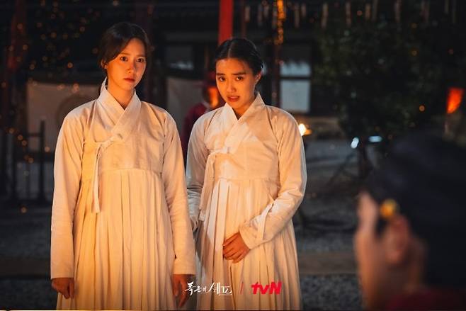 Yoon Seo-ah with Lim Yoon-ah