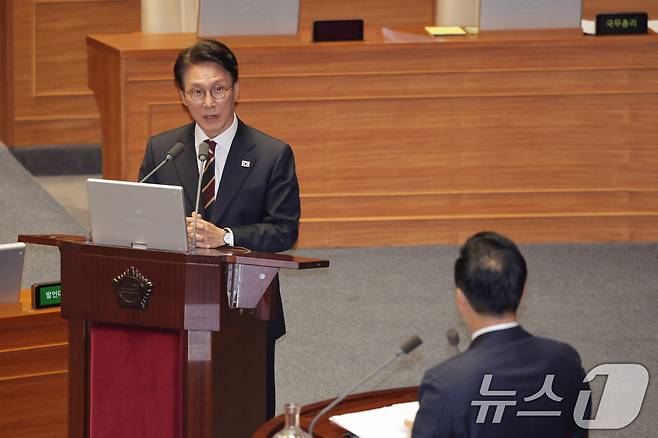 김민석 국무총리가 15일 오후 서울 여의도 국회에서 열린 제429회국회(정기회) 제5차 본회의 정치에 관한 질문에서 박성준 더불어민주당 의원의 질의에 답변하고 있다. 2025.9.15/뉴스1 ⓒ News1 신웅수 기자