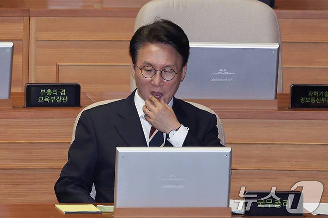 김민석 국무총리가 15일 오후 서울 여의도 국회에서 열린 제429회국회(정기회) 제5차 본회의 정치에 관한 질문에서 임이자 국민의힘 의원의 질의에 답변하고 있다. 2025.9.15/뉴스1 ⓒ News1 신웅수 기자