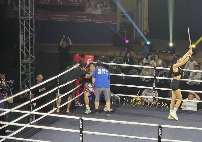 윤대산이 라운드 종료 후 휴식을 취하고 있다. /사진=STN