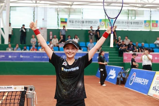 소프트테니스 한국 여자대표팀 에이스 이민선. 지난해 9월 안성 세계선수권대회 3관왕을 달성했을 때다. 사진/대한소프트테니스협회