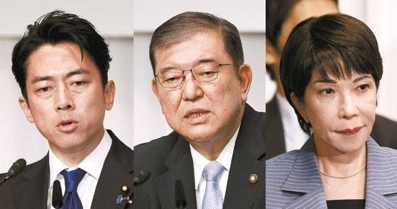 이시바 시게루(가운데) 일본 총리가 7일 퇴진 의사를 밝힌 가운데 유력 차기 총리 후보로 꼽히는 고이즈미 신지로(왼쪽) 농림수산상과 다카이치 사나에 전 경제안보상(오른쪽)에게 관심이 쏠리고 있다.EPA연합뉴스