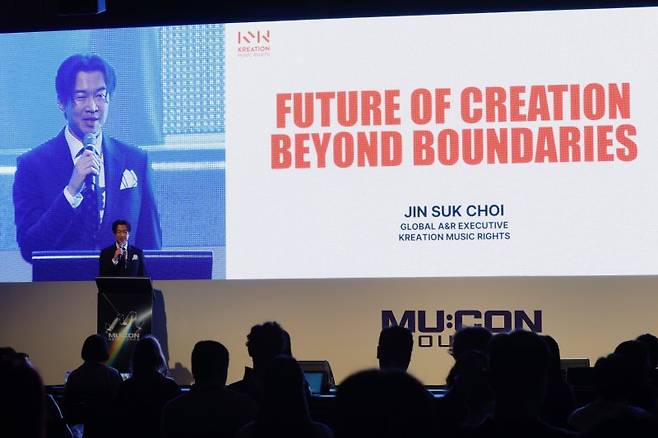 지난 10일 서울 용산구 한남동 그랜드 하얏트 서울에서 개막한 뮤직·엔터테인먼트 페어 '뮤콘(MU:CON) 2025'에서 KMR 최진석 이사가 키노트 스피커로 발언하고 있다. 한국콘텐츠진흥원 제공