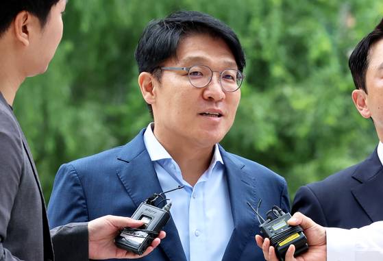 김상민 전 검사가 공천 개입 의혹과 관련해 피의자 신분으로 9일 오전 서울 광화문 김건희 특검 사무실로 출석하고 있다. 장진영 기자