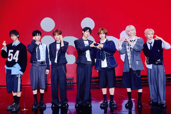 Boy band IDID poses for photos during its debut showcase for its first EP, “I did it.,” held at Yes24 Live Hall in eastern Seoul on Sept. 15. [STARSHIP ENTERTAINMENT]
