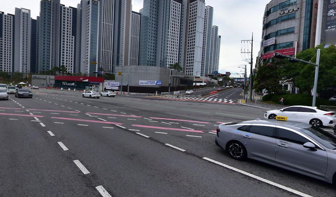 대전 서구 탄방동 숭어리샘네거리 도로. 대전서구