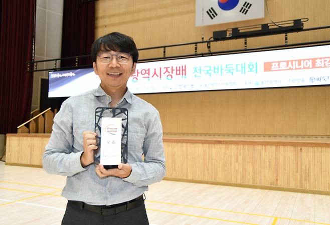 목진석 9단이 신안 시니어대회 우승에 이어 울산시장배를 제패하면서 2관왕에 올랐다. 한국기원 제공