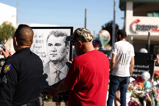 찰리 커크의 죽음을 애도하는 사람들. AFP연합뉴스