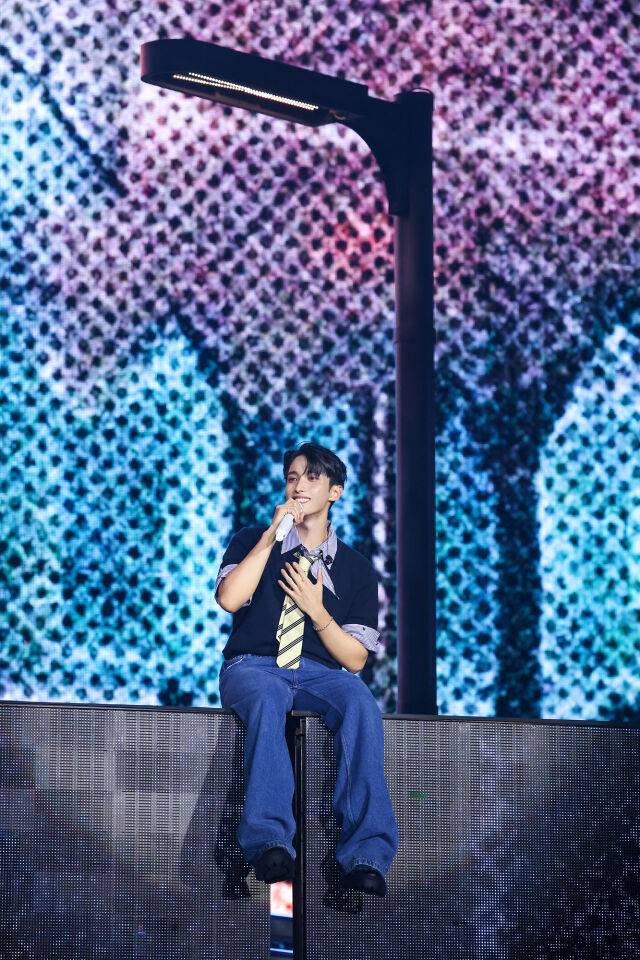 그룹 세븐틴 멤버 도겸 솔로 무대 / 플레디스엔터테인먼트