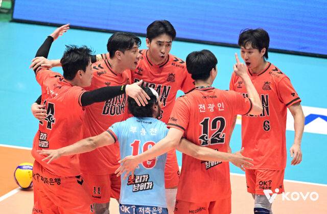 OK저축은행 선수단./KOVO