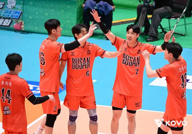 OK저축은행 선수단./KOVO