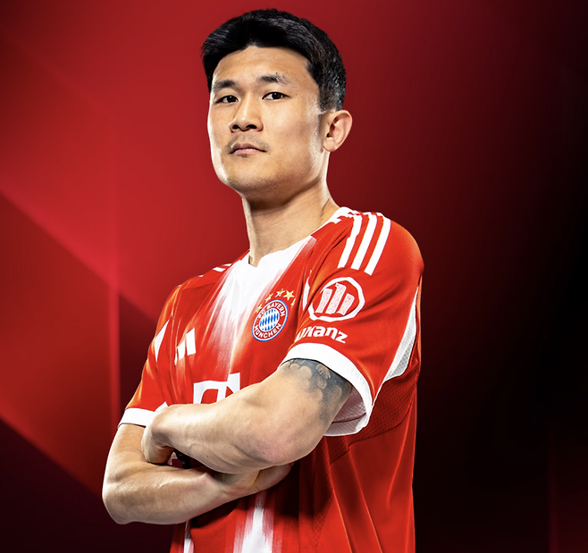 ▲ '한국산 철기둥' 김민재가 위기 속에서 새로운 기회를 맞이하고 있다. 지난여름 요나탄 타가 영입된 뒤 소속팀 바이에른 뮌헨에서 벤치 신세로 전락했지만, 이탈리아 명문 ‘밀란 형제’가 동시다발적으로 러브콜을 보내고 있기 때문이다.&nbsp;ⓒ 바이에른 뮌헨