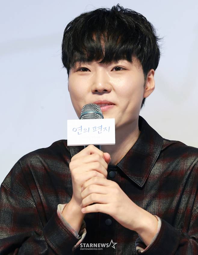 (서울=뉴스1) 권현진 기자 = 배우 김민주가 15일 서울 송파구 롯데월드시네마에서 열린 애니메이션 영화 '연의 편지'(감독 김용환) 시사회 및 기자간담회에 참석해 인사말을 하고 있다.  '연의 편지'는 책상 서랍에서 우연히 의문의 편지를 발견하게 된 전학생 ‘소리’가 편지 속 힌트로 이어지는 다음 편지들을 찾아가며 벌어지는 이야기를 담았다. 2025.9.15/뉴스1  Copyright (C) 뉴스1. All rights reserved. 무단 전재 및 재배포,  AI학습 이용 금지. /사진=(서울=뉴스1) 권현진 기자