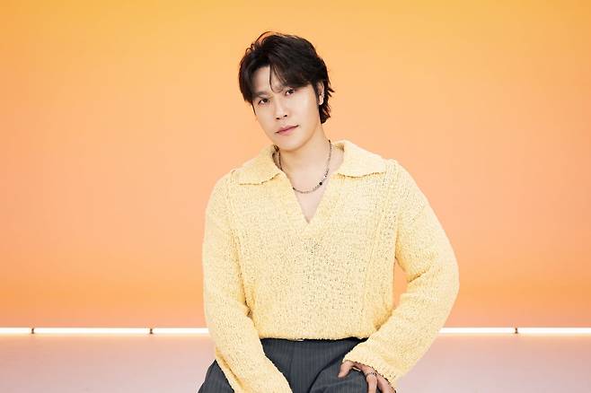 가수 이현/사진제공=빅히트뮤직