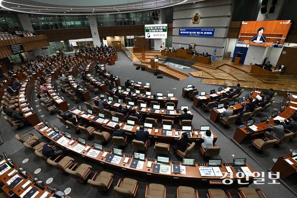 사진은 경기도의회 본회의장에서 본회의가 진행되고 있는 모습. /경인일보DB