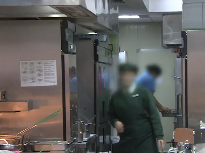 추석 연휴에도 근무하는 아르바이트생들. 연합뉴스TV 자료사진