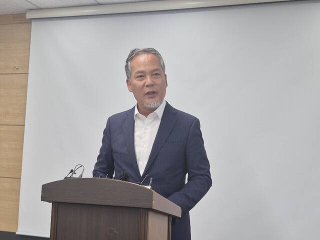 옛 대한방직 부지 민간개발사업자인 자광 전은수 회장이 전주시청 브리핑룸에서 기자회견을 하고 있다. 강정원 기자