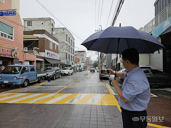 광주 북구 중흥동 북구청사거리 일대가 불투수층 포장으로 뒤덮인 모습. 지난 7월 17일 집중호우 때 이 지역은 큰 침수 피해를 입었는데, 불투수 면적이 비약적으로 높아진 게 한 원인이라는 지적이 꾸준히 나온다. 이삼섭기자 seobi@mdilbo.com