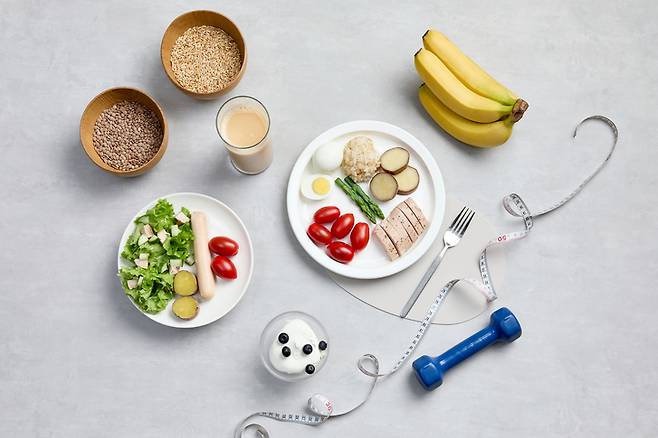 단백질, 불포화지방, 식이섬유가 풍부한 음식들은 포만감을 오래 지속시켜 과식을 막는 데 도움을 준다. [사진=게티이미지뱅크]