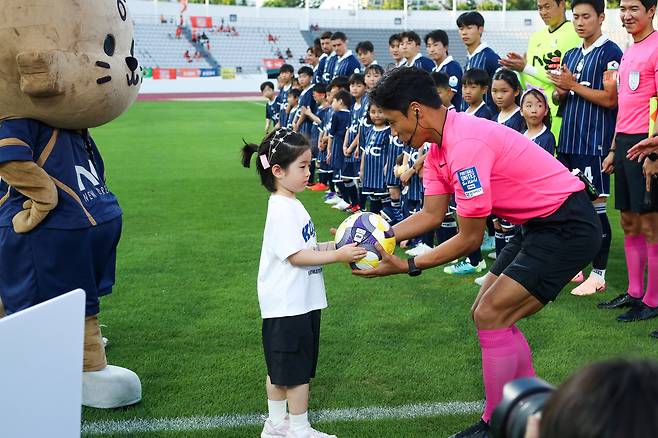 '팬 프렌들리 클럽상'은 서울 이랜드가 받았다. (한국프로축구연맹 제공)