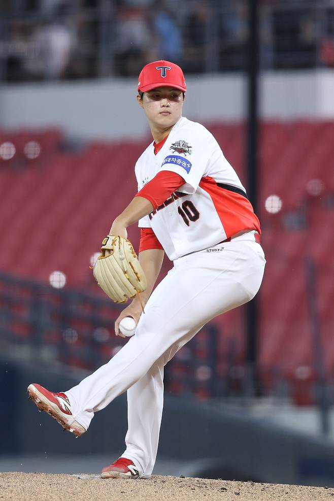 KIA 김태형이 16일 광주 한화전 선발 등판해 투구에 임하고 있다. 사진 | KIA 타이거즈