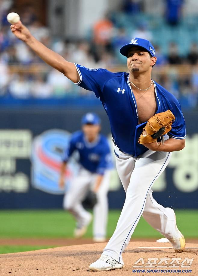 16일 대구삼성라이온즈파크에서 열린 롯데와 삼성의 경기, 삼성 선발투수 가라비토가 역투하고 있다. 대구=허상욱 기자wook@sportschosun.com/2025.09.16/