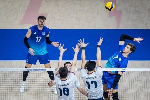아르헨티나와 공방을 펼치는 한국 선수들. ⓒFIVB