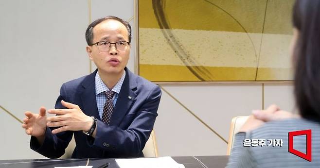 최태진 신용보증기금 자본시장 기획관이 아시아경제와 인터뷰를 하고 있다. 윤동주 기자