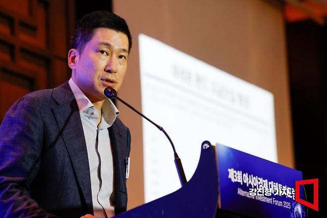 허윤혁 한국투자공사 사모주식투자실장이 16일 서울 여의도 콘래드호텔에서 열린 '제3회 아시아경제 대체투자포럼'에 참석해 ‘최신 글로벌 대체투자 트렌드’란 주제로 강연 하고 있다. 2025.9.16 강진형 기자