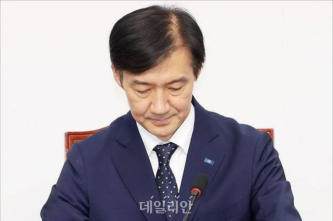 조국 조국혁신당 비상대책위원장이 15일 오전 국회에서 열린 혁신당 비상대책위원회 제1차 회의에서 생각에 잠겨 있다. ⓒ데일리안 홍금표 기자