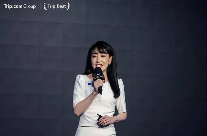 16일 인천 파라다이스시티에서 열린 트립닷컴 ‘트립.베스트 2025: 한국 중심의 여행 트렌드’ 발표 행사에서 써니 순(Sunny Sun) 트립닷컴 그룹 부사장이 발표를 하고 있다. ⓒ트립닷컴