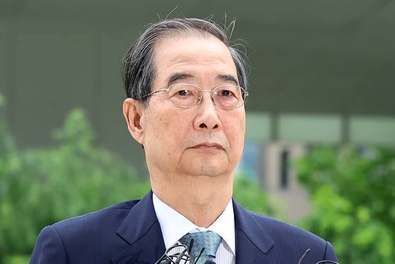 김건희 여사가 서희건설로부터 금품수수 및 인사청탁을 받았다는 의혹과 관련해 한덕수 전 국무총리가 지난 9일 오후 서울 광화문 김건희 특검 사무실에 참고인으로 출석하고 있다. 장진영 기자