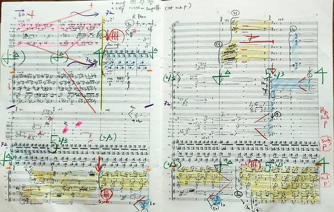 지휘자 최수열이 정리한 윤이상 곡 '예악'의 악보 일부. 이주현 기자