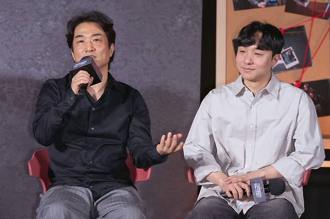 Producer Yoon Hyun-joon, left, speaks alongside producer Hwang Seul-woo during a press conference for Netflix's crime-solving show ″Crime Scene Zero″ held at Ramada by Wyndham Seoul Sindorim in Guro District, western Seoul, on Sept. 16. [NETFLIX]