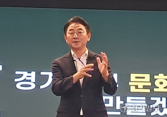 김동근 의정부시장이 16일 오전 의정부문화이음역에서 문화혁신 로드맵을 발표하고 있다. 이선호기자
